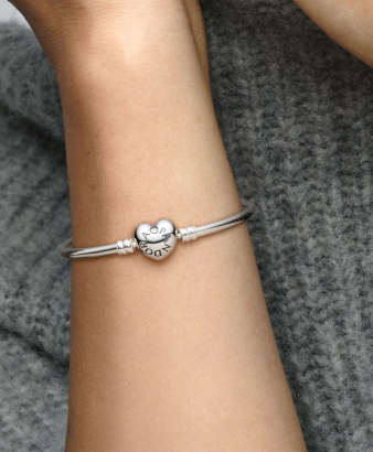Pandora Moments Heart Clasp Bangle
