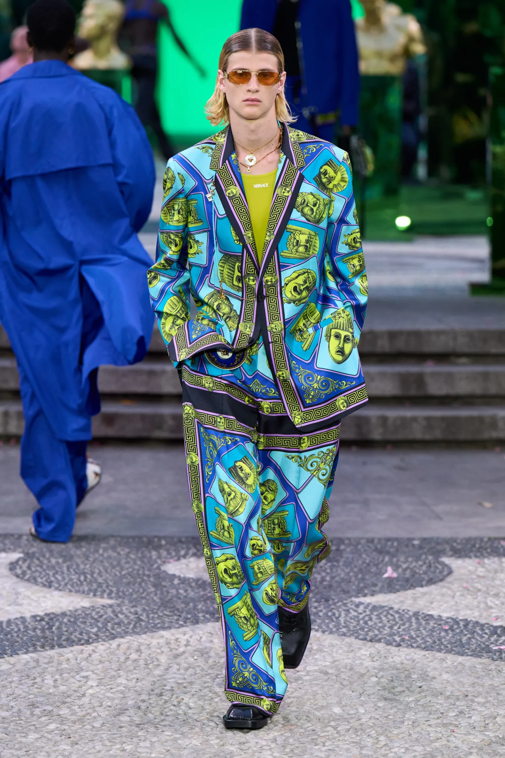 00027-versace-mens-spring-2023-credit-gorunway